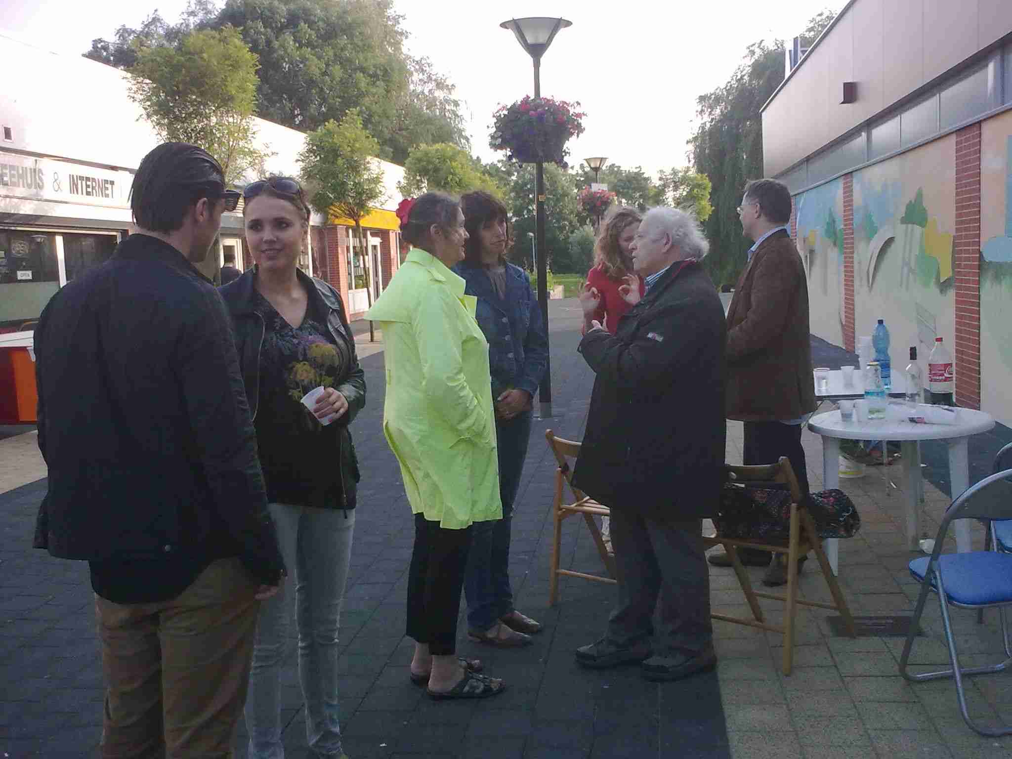 muurschildering onthulling feestje